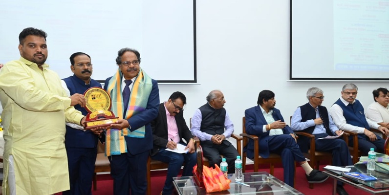 Pune: Ramdas Athawale Bats for Strong Support System for Students Seeking Foreign Scholarships