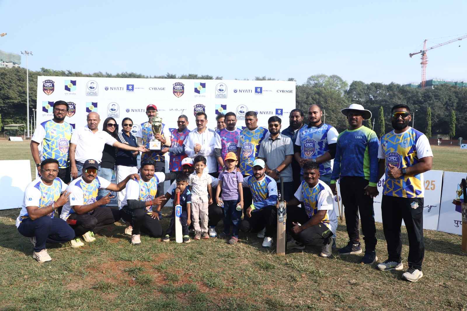 Pune: Community Policing Cricket League 2025 Strengthens Citizen–Police Bond; Pune Police Professional Team Lifts Trophy