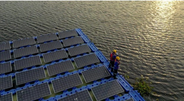 Maharashtra to Launch Floating Solar Projects on Reservoirs to Boost Green Energy