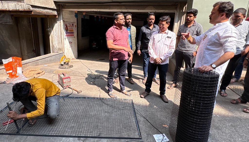 Pune Civic News: New Corporator Raghavendra Bappu Mankar Keeps Promise, Starts Clean-Up in 24 Hours