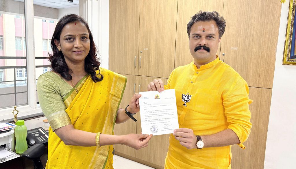 Pune Corporator Raghavendra Bappu Mankar Waives ‘Salary’, Donates to Mayor’s Fund for Needy Patients