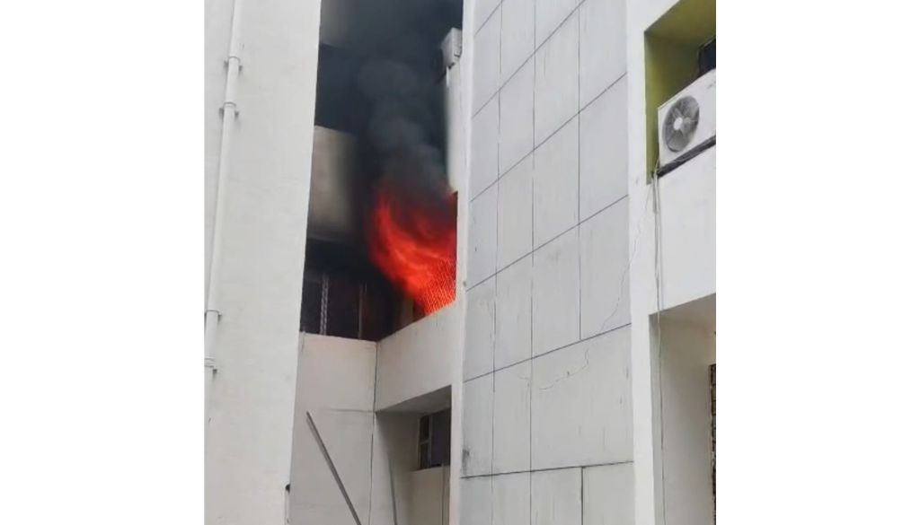 Pune: Massive Fire Breaks Out at ASM Empros International School in Pimpri Chinchwad, No Casualties Reported