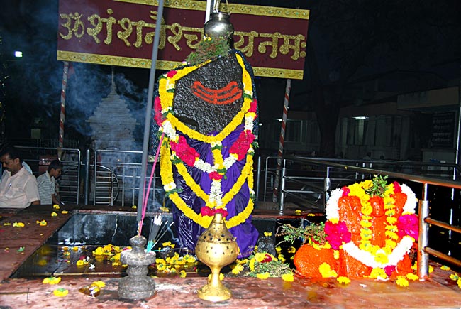 Shani Shingnapur row – Sri Sri Ravishankar to meet woman activist for discussion in Pune on Sunday – Punekar News Shani Shingnapur row – Sri Sri Ravishankar to meet woman activist for discussion in Pune on Sunday – Punekar News
