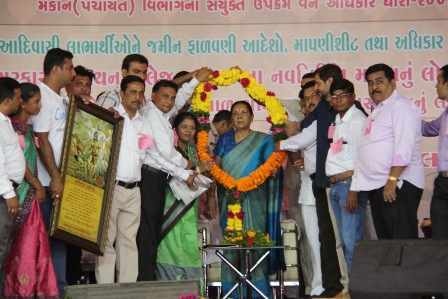 CM distribute farmerDharampur