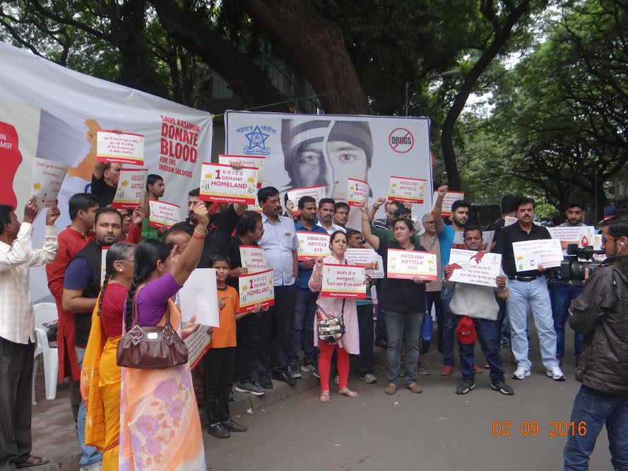 Displaced Kashmiri Pandits demand removal of Article 370 from Kashmir