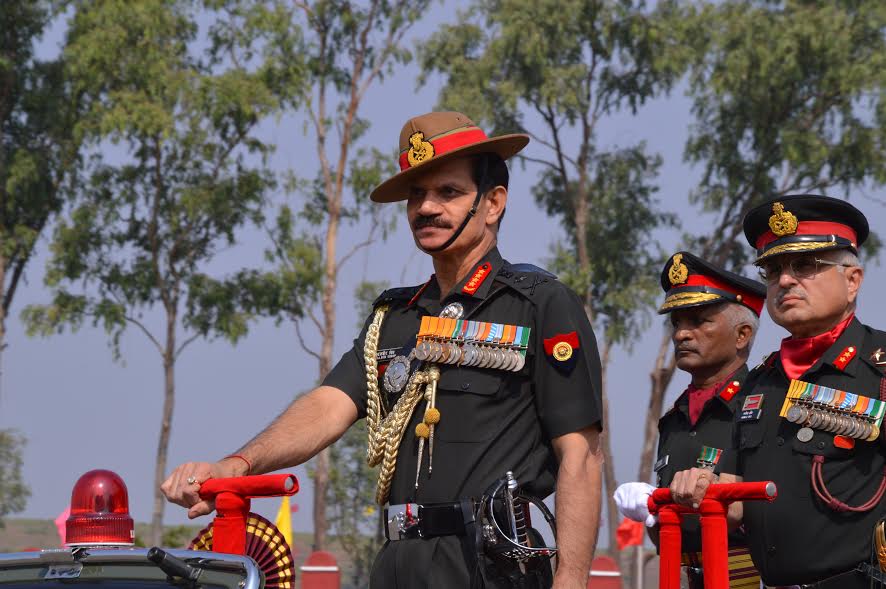 coas-presents-colours-to-two-battalions-of-the-mahar-regiment