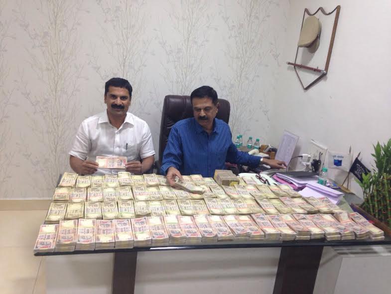 pune-police-seize-rs-1-11-crore-in-old-notes-of-rs-500-1000