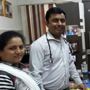 to-beat-effects-of-demonetization-doctor-couple-offered-free-treatment