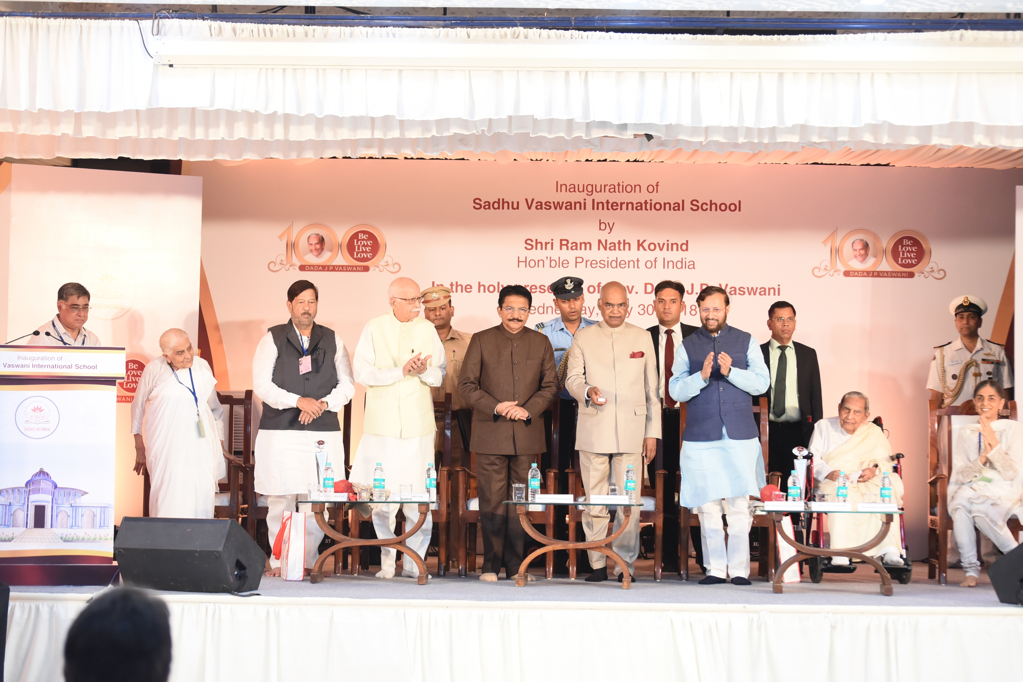 President-Inaugurates-School-with-Dada-Vaswani-Ministers-DSC_0942.JPG