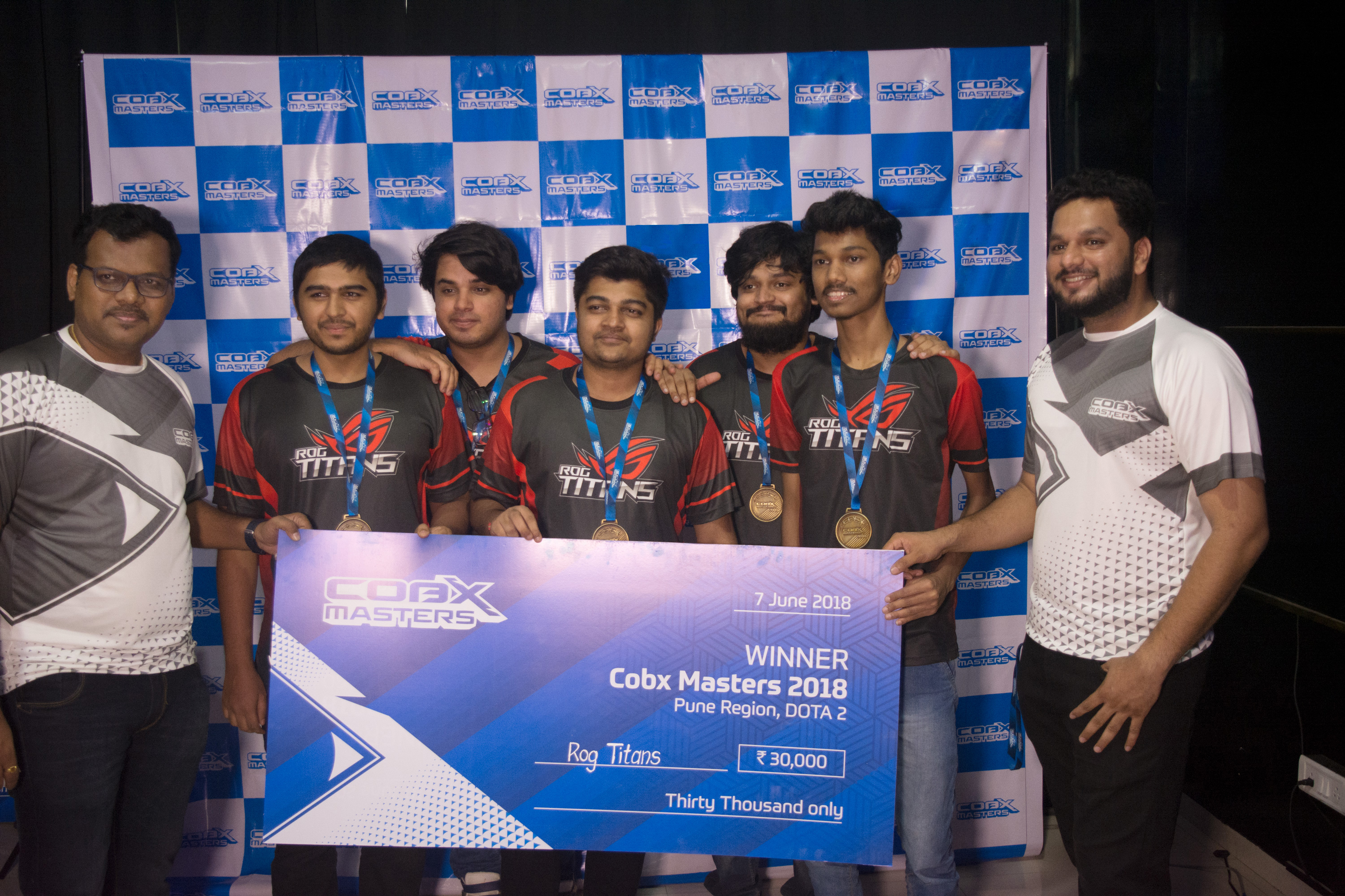 Dota-2-Winner-team-RogTitans.jpg