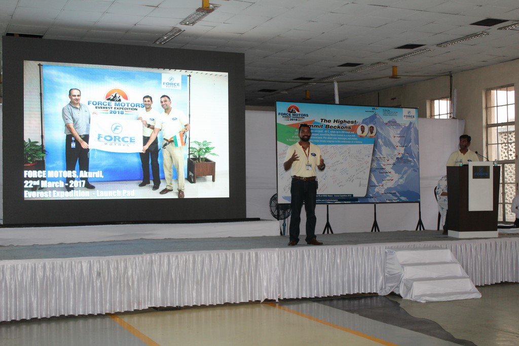 Samir-Jhingan-during-the-felicitation-ceremony-at-Force-Motors-Ltd.-Copy.jpg