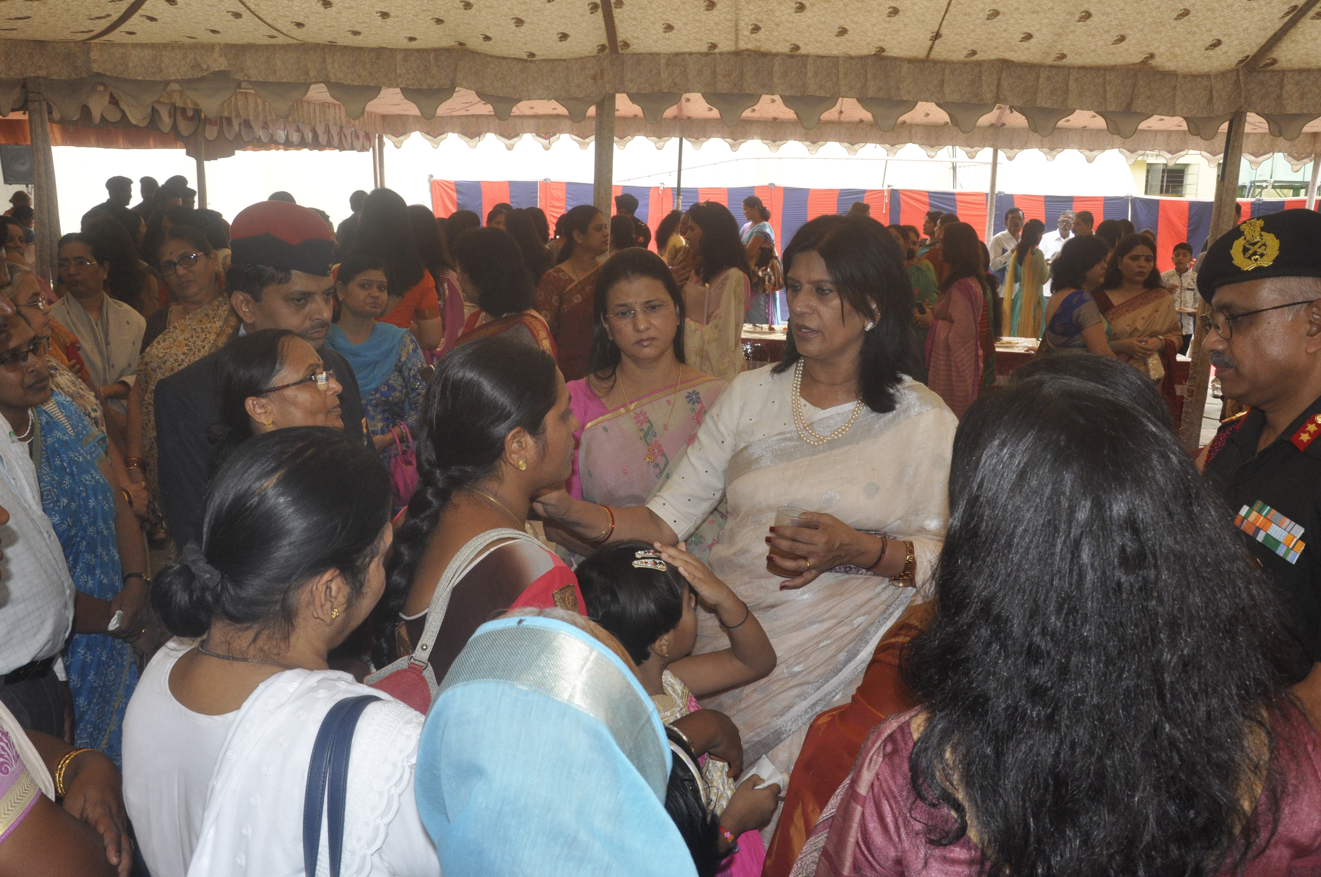 DRMRS-SUMAN-SONI-INTERACTING-WITH-THE-VEER-NARIS-OF-PUNE-TO-ADDRESS-THEIR-PROBLEMS.JPG