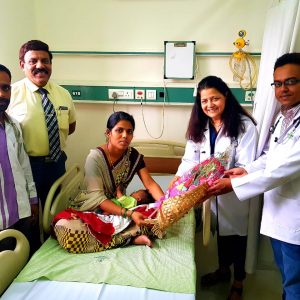 Healthy-Shivansh-Sawant-with-his-mother-along-with-ONP-team-of-Doctors.-1.jpg
