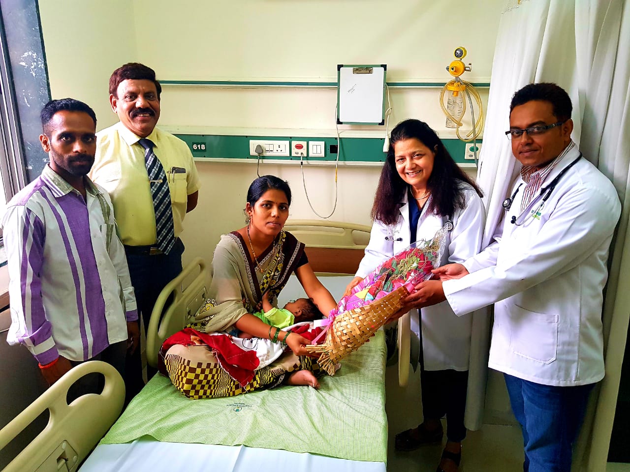Healthy-Shivansh-Sawant-with-his-mother-along-with-ONP-team-of-Doctors.-1.jpg