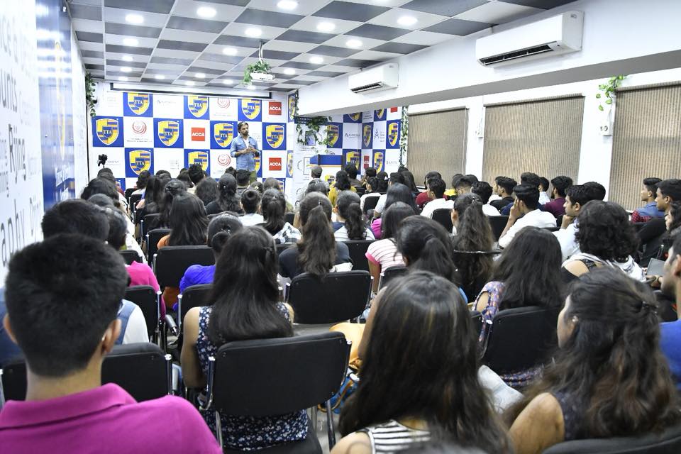 Mahesh-Limaye-with-TTA-students.jpg