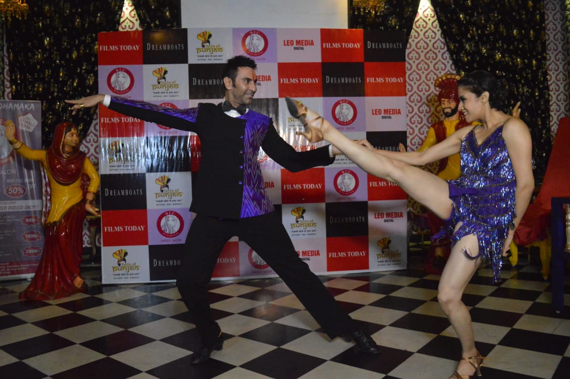 Sandip-Soparrkar-the-first-dancer-to-grace-a-cover-of-a-bollywood-Magazine-Films-Today1.jpeg