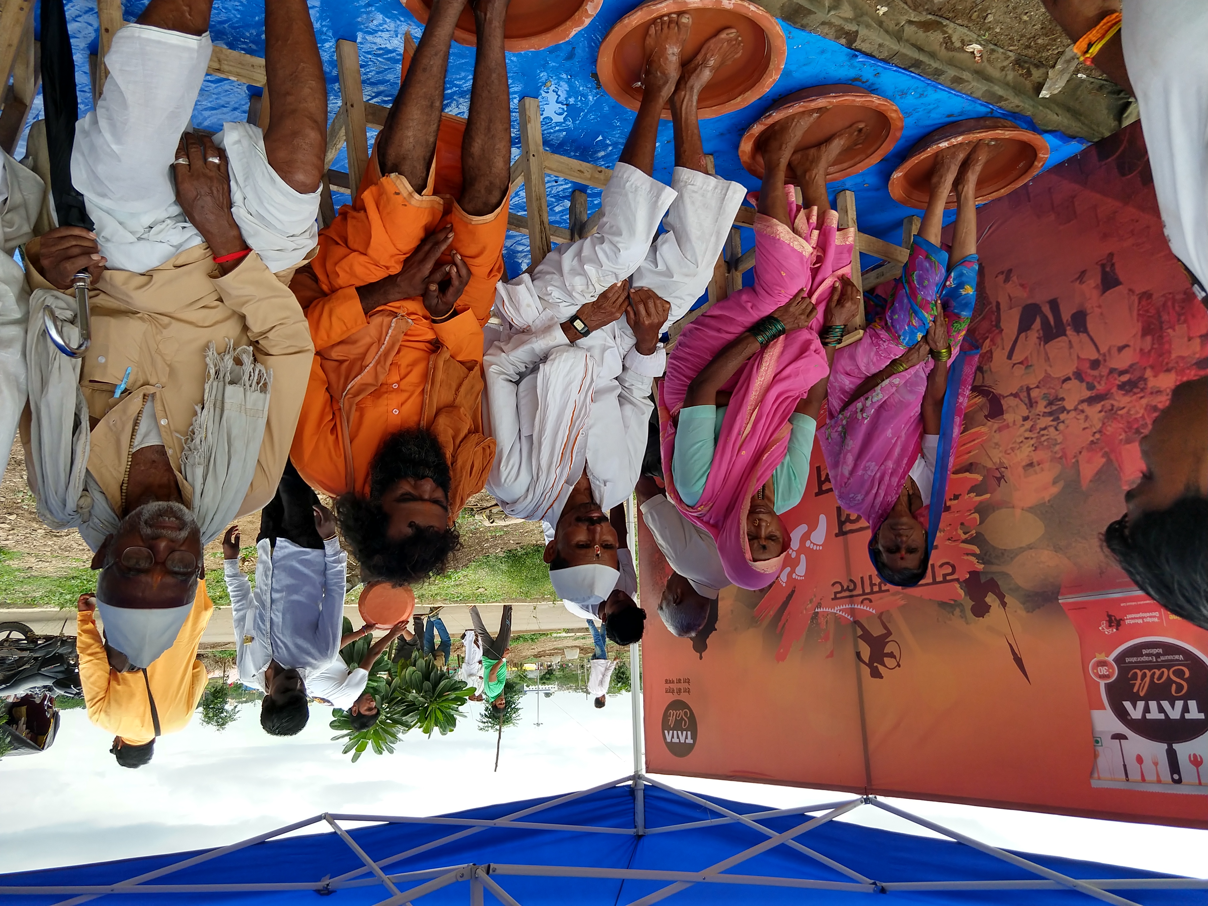 Tata-Salt-offers-salt-water-foot-therapy-to-warkaris-on-their-arduous-pilgrimage-to-Pandharpur.jpg