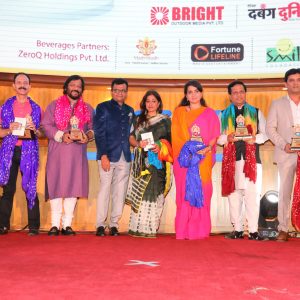 3.-Mickey-Contractor-Roopkumar-Sonali-Rathod-Dr.-Aneel-Kashi-Murarka-Shaina-NC-Mansih-Mandhana-vinod-and-Ashish-Shelar-at-4th-Edition-of-SHOORVEER-AWARDS-2018-IMG_3770.jpg