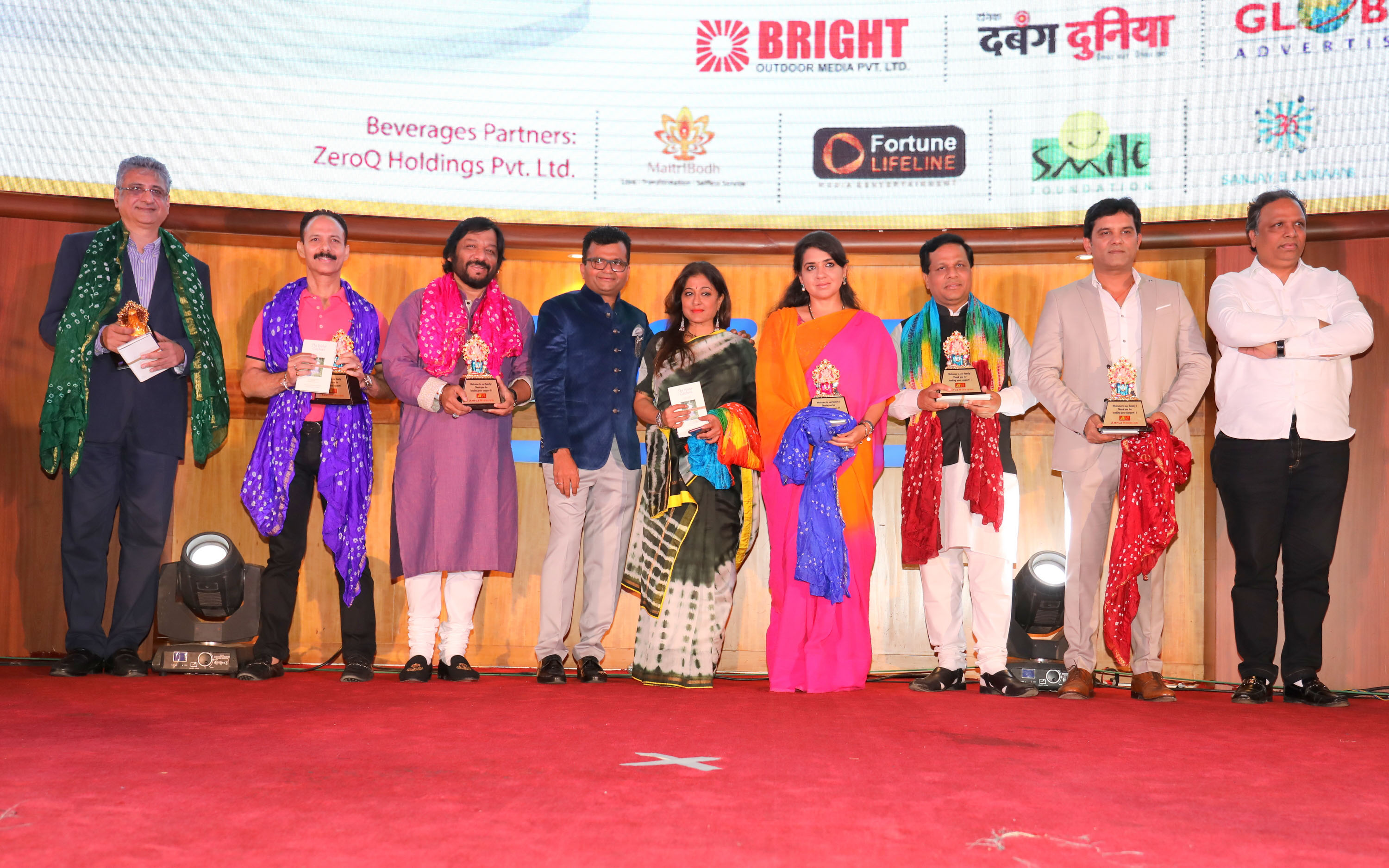 3.-Mickey-Contractor-Roopkumar-Sonali-Rathod-Dr.-Aneel-Kashi-Murarka-Shaina-NC-Mansih-Mandhana-vinod-and-Ashish-Shelar-at-4th-Edition-of-SHOORVEER-AWARDS-2018-IMG_3770.jpg