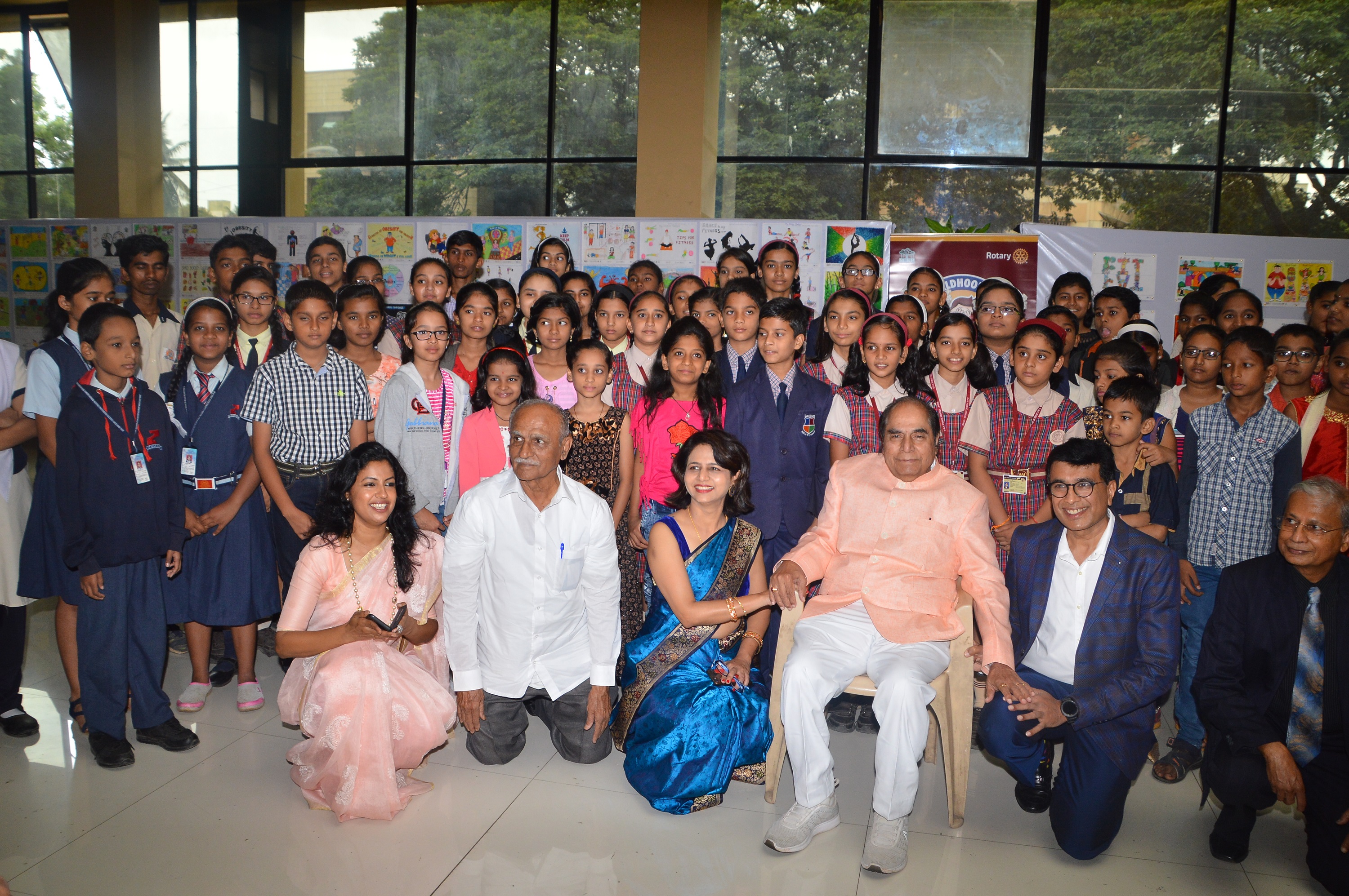 Kids-at-the-area-of-exhibition-with-chief-guest.JPG