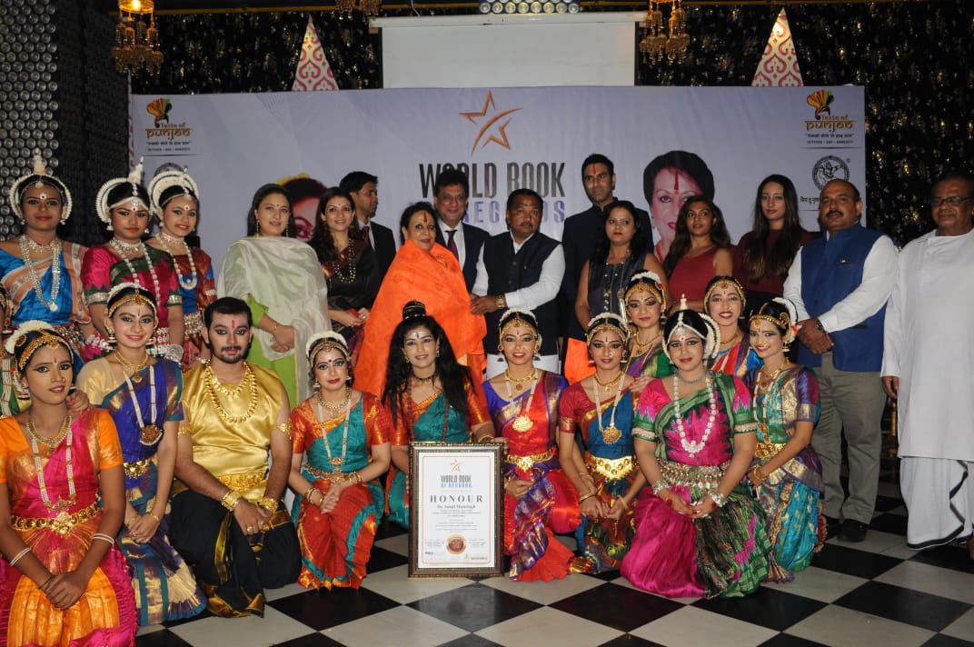 Padma-Vibhushan-Veteran-Classical-dancer-and-Rajya-Sabha-MP-Dr.-Sonal-Mansingh-name-gets-listed-in-World-Book-of-Records6.jpeg