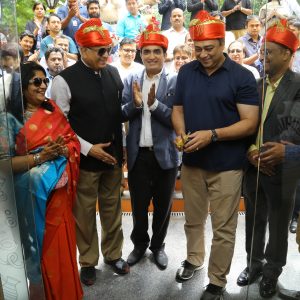 Wagh-Bakri-Tea-Lounge-is-inaugurated-in-Pune-at-the-hands-of-Sachin-Khedekar.-L-R-Krushna-Desai-Rasesh-Desai-Parag-Desai-Sachin-Khedekar-Yogesh-Shinde-.JPG