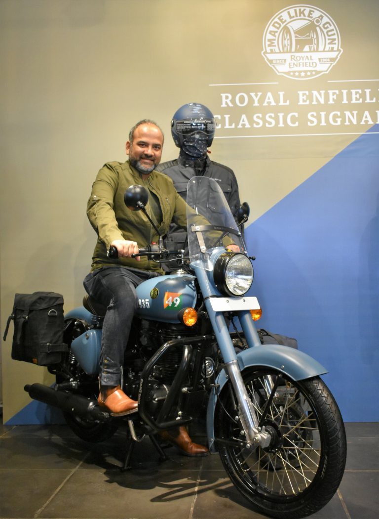 Royal Enfield launches Classic Signals 350 Airborne Blue and Stormrider ...