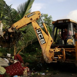 JCB-being-used-in-rebuilding-Kerala-efforts-pic2.jpg