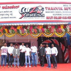Venu-Donepudi-CarZ-Founder-MD-with-CarZ-Bengalure-Team.jpg