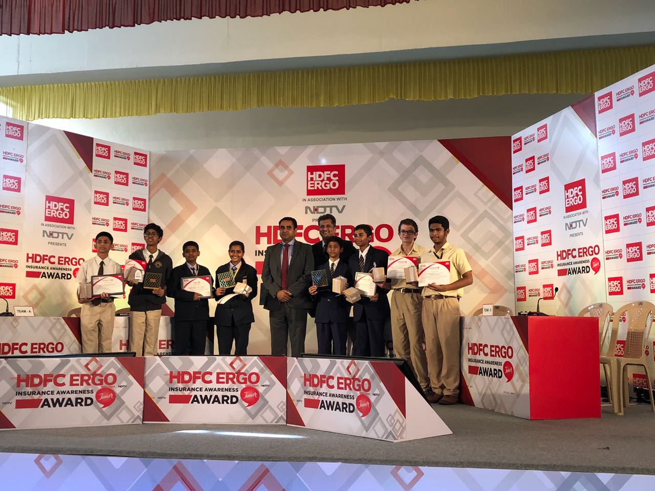 Winners-and-runners-up-of-the-HDFC-ERGO-Junior-Insurance-Quiz-held-in-Pu....jpeg