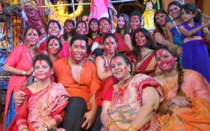 6. Members of North Bombay Sarbojanin Durga Puja chariotable Trust DSC_2934