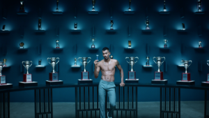 Gillette-Brand-Ambassador-Hardik-Pandya-holding-the-razor-in-the-ad-commercial-for-MACH3-START.PNG
