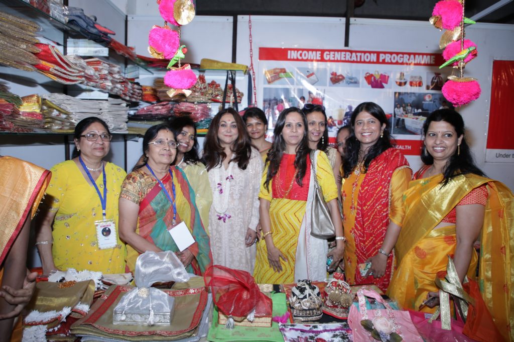 Mrs. Tina Ambani & Mrs. Parul Mehta at the Ishanya Foundation stall at YRNF 2018