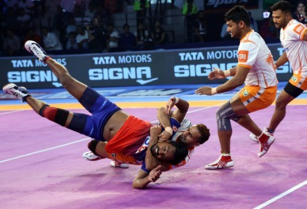 Sandeep-Narwals-historic-tackle.JPG