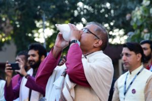 Shri Subodh Tiwari ringing the traditional shank to start the conference