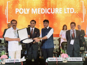 L-R-Union-Minister-Shri-DV-Sadananda-Gowda-Himanshu-Baid-MD-Polymed.jpg