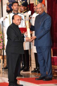 Dr.-R.V.-Ramani-receiving-the-Padma-Shri-award-1.jpg