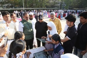Azam-Campus-students-interacting-computer-hardware-repairing-with-the-Guests.JPG