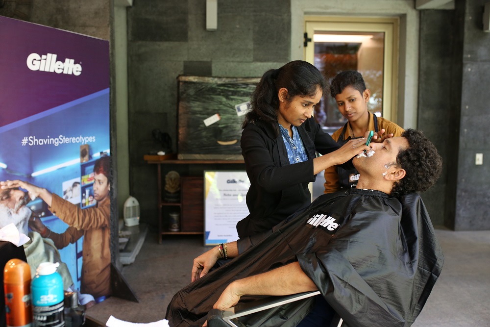 Jyoti-Shaving-Sachin.jpg
