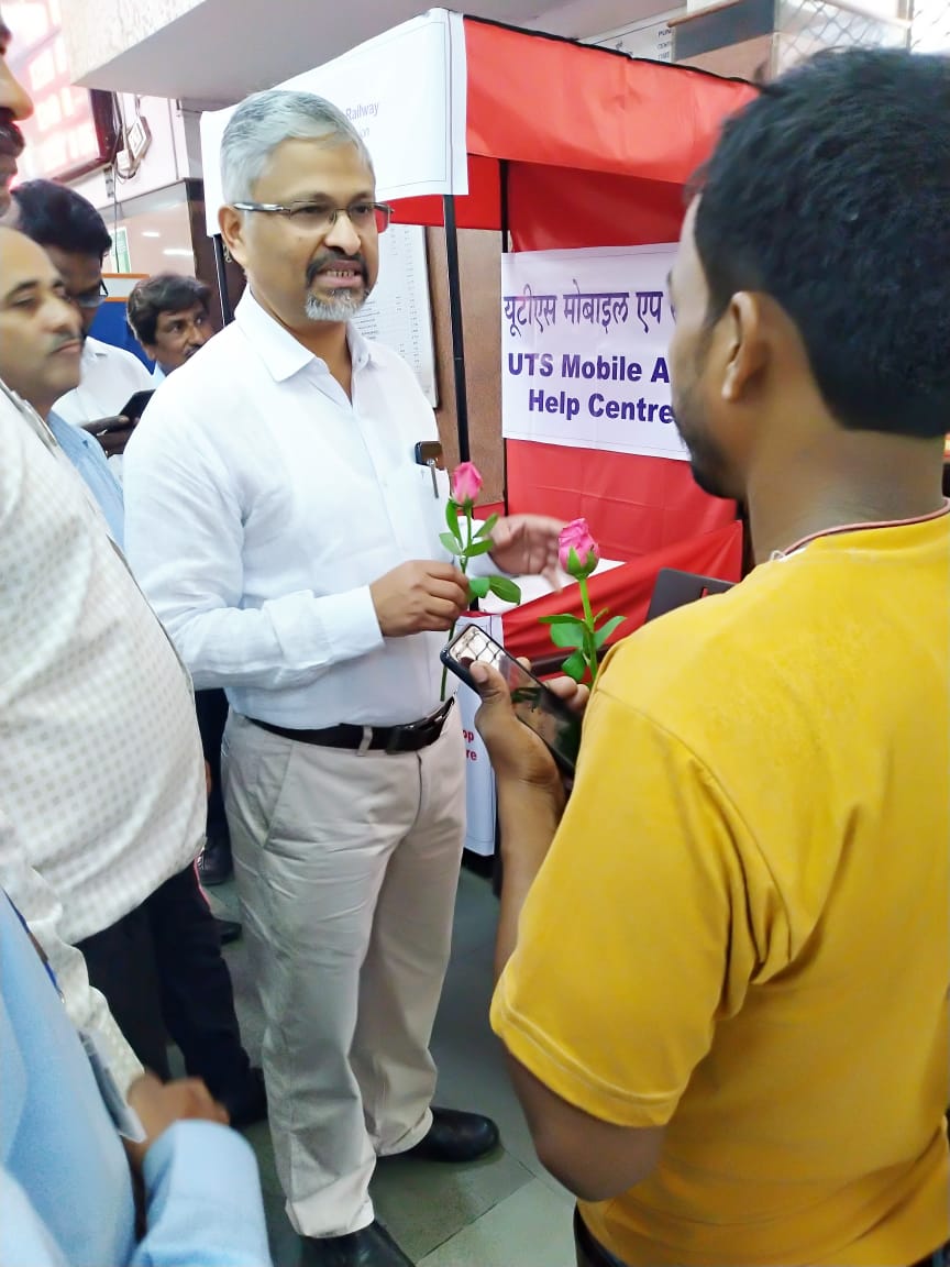 Help desk for UTS Mobile App users at Pune railway station Punekar News