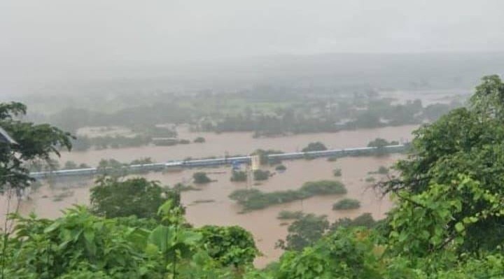 Mahalaxmi Express in flood water near Vangani.