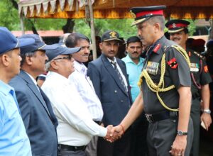 Lt Gen SK Sinai, GOC-in-C Southern Comd interacting with the Veterans