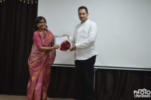 Shri. Anant Kumar Hegde being felecitated be Prof. Debjani Dasgupta- edited