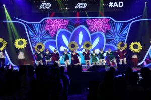 Employees of ADP India presenting their performance in innovative manner during ADP’s 20th Company day celebrations in Pune 1