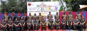 Group photo of Army Commander with Motorcycle Expedition Team