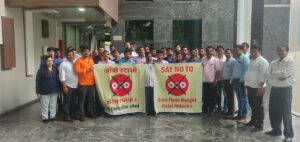 hoteliers stage protest outside OYO office in Pune