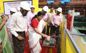 Smt. J. Mercykutty Amma, Hon’ble Minister, Harbor Engineering & Cashew Industry for Fisheries with seniors of CSL 2