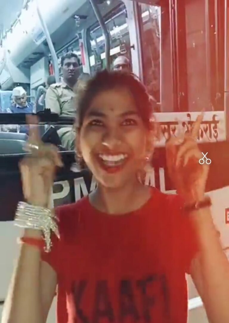 Girl stops PMPML bus to make Tik Tok dance video in Pune Punekar News