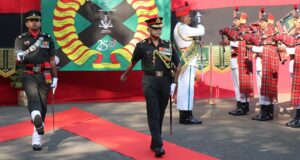 Lt Gen CP Mohanty, AVSM, SM, VSM being given the Guard of Honour at HQ Southern Comd 1