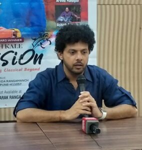 Mahesh Kale addressing the Press Conference at Pune Shramik Patrakar Sangh today (1)